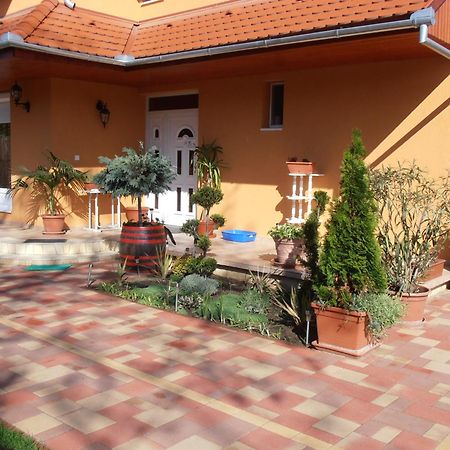 Gál Apartmanház Harkány Esterno foto