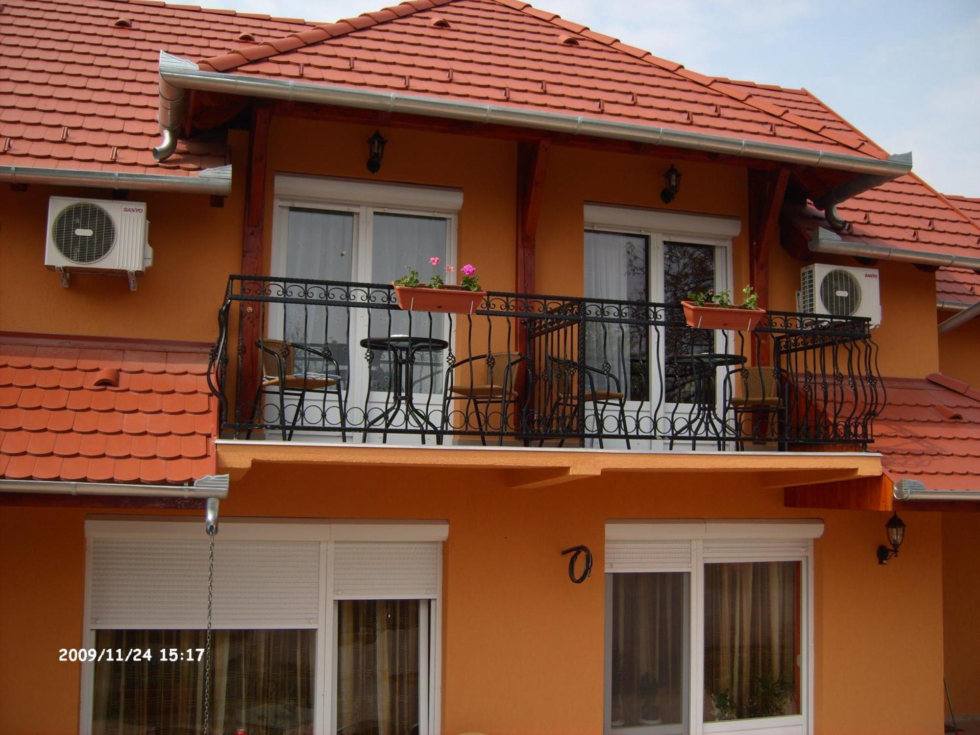 Gál Apartmanház Harkány Esterno foto