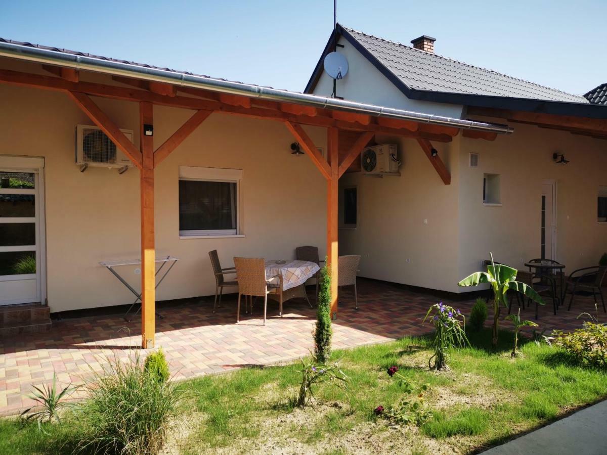 Gál Apartmanház Harkány Esterno foto